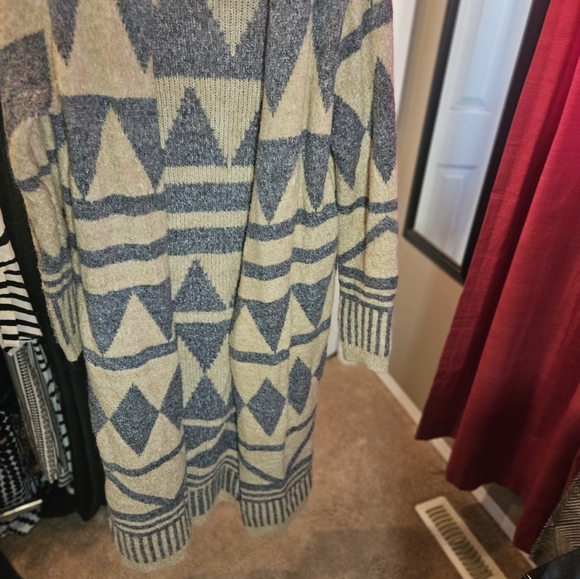 Forever 21 aztec cardigan - Picture 2 of 2